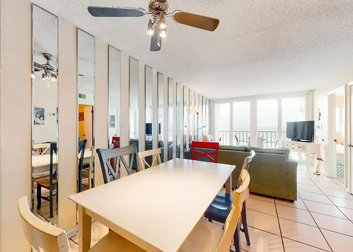 Island Shores Apartment *