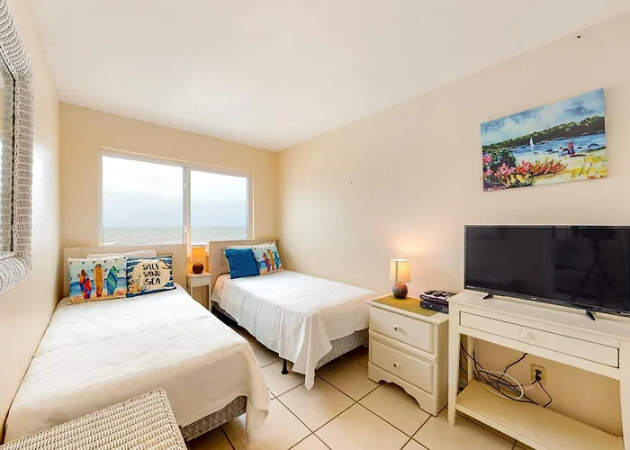 Island Shores Apartment *